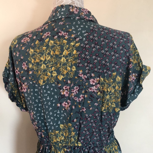 Floral Dress with collar - Picture 5 of 9